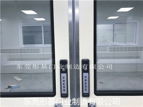 Automatic medical door